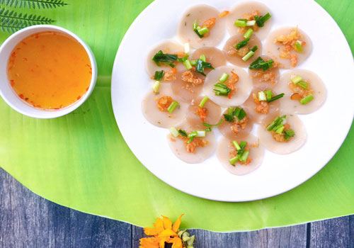 Dùng phồng tôm để làm bánh bèo: 'Tưởng không ngon mà ngon không tưởng'