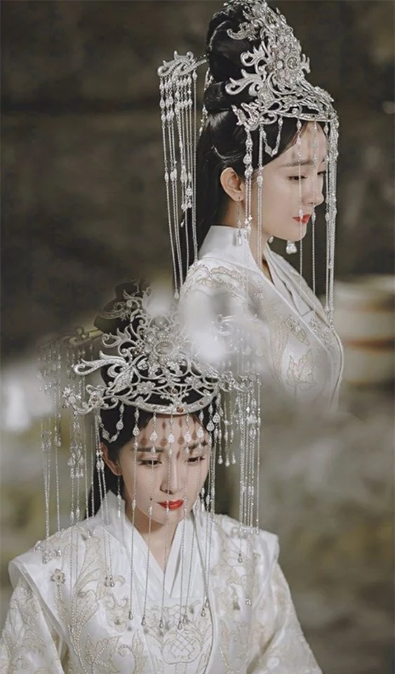 Fan gào thét vì tạo hình cô dâu của Địch Lệ Nhiệt Ba trong Chẩm thượng thư... quá nổi bật - Ảnh 3.