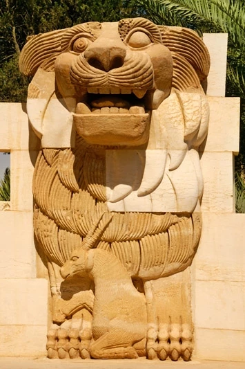Sư tử al-Lat, một biểu tượng của sức mạnh và là người bảo vệ thành Palmyra, đã bị phá hủy hồi năm ngoái.