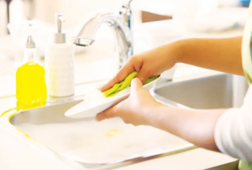 Những sai lầm khi rửa bát hại cả nhà ăn vi khuẩn vào người, bệnh tật đeo bám
