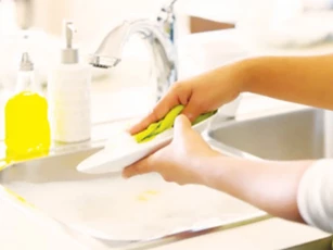 Những sai lầm khi rửa bát hại cả nhà ăn vi khuẩn vào người, bệnh tật đeo bám