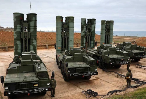 Hệ thống phòng thủ tên lửa S-400 của Nga. Ảnh: Tass