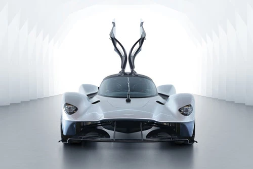 Aston Martin Valkyrie (giá: 3,2 triệu USD).