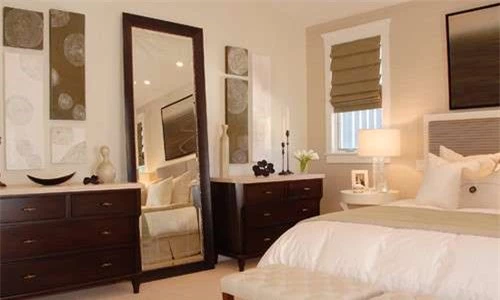 Không để gương chiếu vào đầu giường Không để gương chiếu vào đầu giường