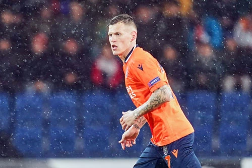 Trung vệ: Martin Skrtel (Istanbul Basaksehir).