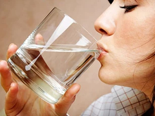 Uống nước lọc kiểu này còn "độc hơn thạch tín", nhiều người đang tự tay tàn phá cơ thể mà không biết