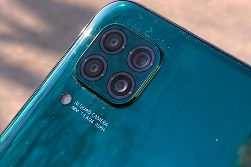 Ngắm smartphone RAM 6 GB, pin 4.200 mAh, sạc siêu tốc, giá 7,52 triệu