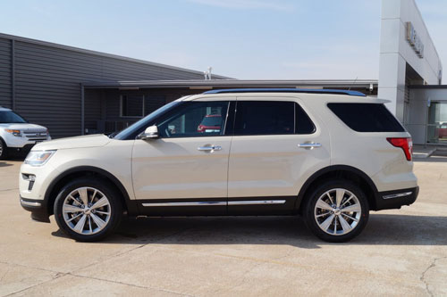 Ford Explorer chính thức giảm giá gần 300 triệu đồng tại Việt Nam
