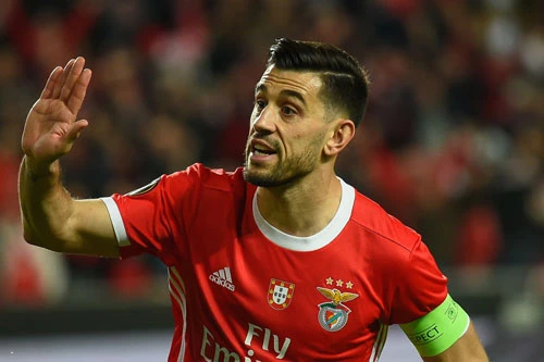 Tiền vệ phải: Pizzi (Benfica).