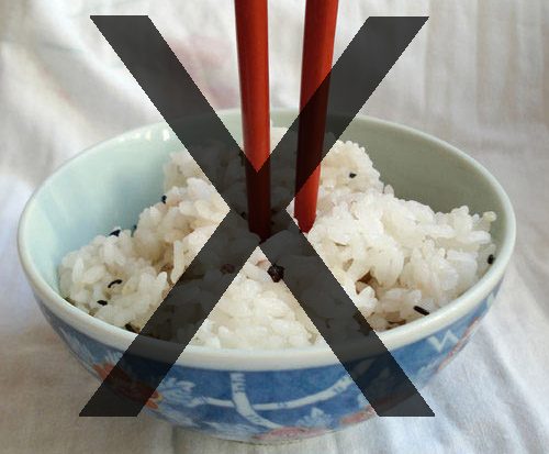 Ăn cơm chớ dại phạm phải những điều kiêng kỵ này kẻo cả đời nghèo khó, gia đình ly tán