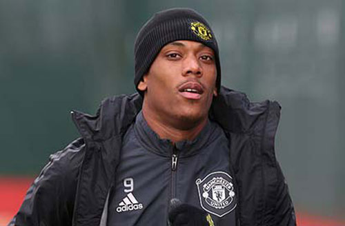 M.U "điên đầu" vì chấn thương của Martial