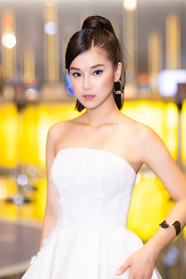 Hoàng Yến Chibi khoe vai trần gợi cảm trong ngày ra mắt phim mới - Ảnh 3.