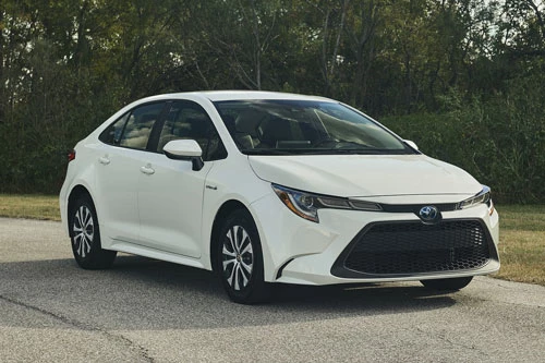 Toyota Corolla LE Hybrid 2020.