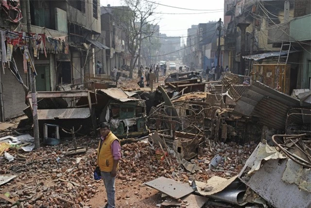 Xung đột tại thủ đô Ấn Độ khiến hàng chục người thiệt mạng - Ảnh 2.