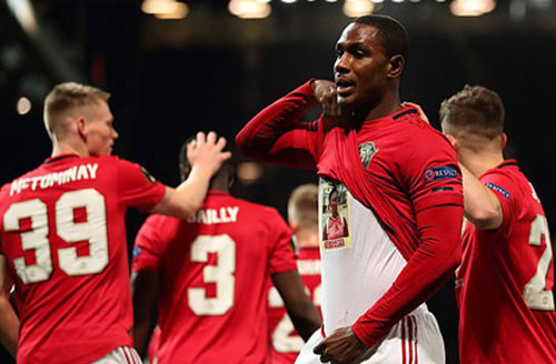 Giải mã pha ăn mừng bàn thắng đầu tiên của Ighalo cho M.U
