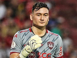 Văn Lâm có nguy cơ bị ‘thất sủng’ dài hạn ở Muangthong