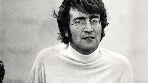 John Lennon bị ám sát trên đường về nhà riêng tại tòa nhà The Dakota, Manhattan, thành phố New York, Mỹ.