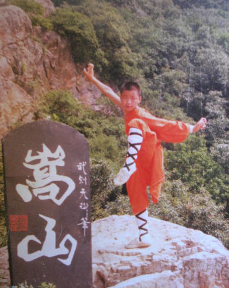 Vương Bảo Cường theo học Thiếu Lâm từ khi còn rất nhỏ.