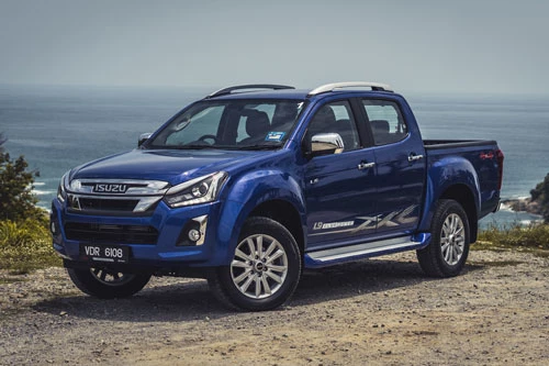 2. Isuzu D-Max (doanh số: 155.747 chiếc).