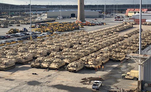 "Phát hoảng" với "rừng" xe bọc thép Mỹ tập kết ở biên giới Nga để tập trận với NATO