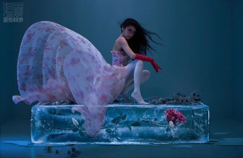 Angelababy chụp hình đầy ma mị và hoang dại