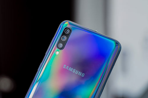 Samsung Galaxy A50 với 3 camera sau, pin 4.000 mAh giảm giá hấp dẫn tại Việt Nam