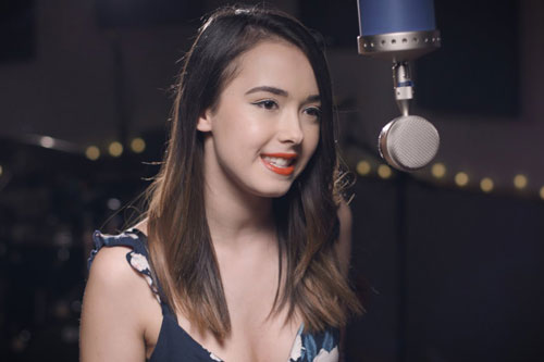 Mê mẩn với vẻ đẹp không tì vết của mỹ nhân chuyên hát cover trên YouTube