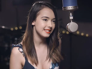 Mê mẩn với vẻ đẹp không tì vết của mỹ nhân chuyên hát cover trên YouTube