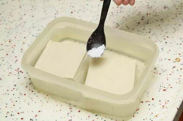 Đầu bếp 5 sao "mách nhỏ": Đây là mẹo rán đậu phụ vàng giòn bên ngoài chín ngọt bên trong, ăn là mê