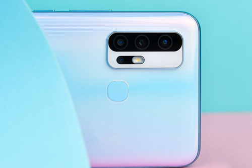 Smartphone 5G, cấu hình tốt, 4 camera sau, pin 5.000 mAh, sạc siêu tốc, giá 7,58 triệu