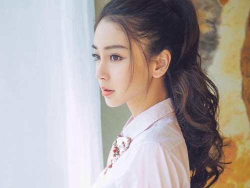 Ngắm loạt ảnh này ai dám nghĩ Angela Baby đã 31 tuổi và là bà mẹ bỉm sữa?