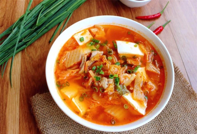 Canh kim chi hấp dẫn