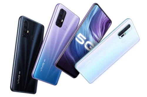 Vivo Z6 5G có 3 tuỳ chọn màu sắc gồm Ice Age, Interstellar Silver và Aurora Black, bán ra tại Trung Quốc từ ngày 29/2. Giá của phiên bản RAM 6 GB là 2.298 Nhân dân tệ (tương đương 7,58 triệu đồng). Phiên bản RAM 8 GB có giá 2.598 Nhân dân tệ (8,57 triệu đồng).