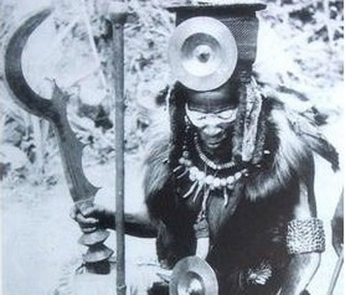 Lạnh người với “Tử Hình Đao” đến từ Congo