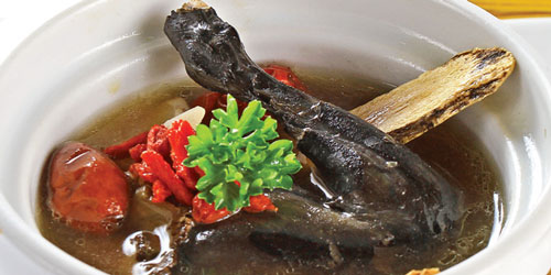 Cách nấu gà hầm thuốc Bắc chữa chứng suy nhược, mất ngủ