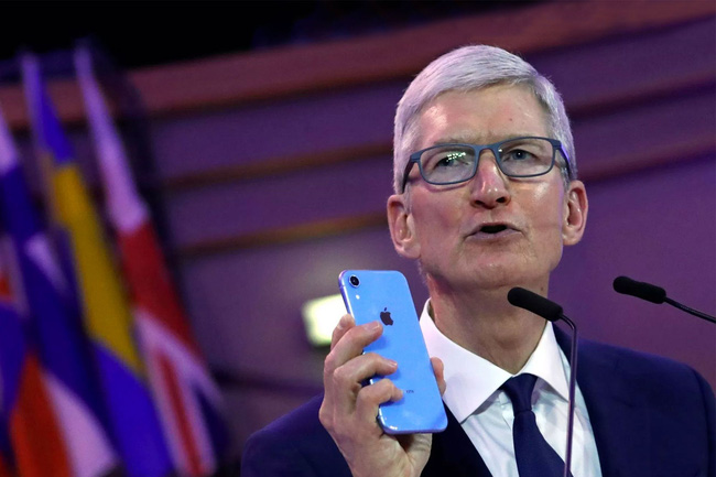 Tim Cook: 'Đừng quá lo lắng về iPhone'