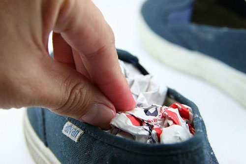 Những mẹo vặt đơn giản, chẳng tốn một đồng giúp khử sạch mùi hôi giày hiệu quả