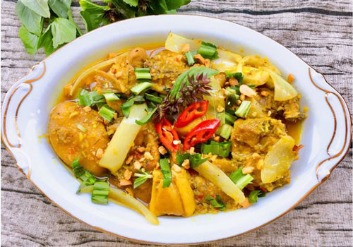 Gà om cốt dừa - ăn với cơm, bún hay bánh mì đều ngon tuyệt