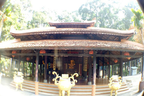 Chuyện bí ẩn về đường hầm trong ngôi đình cổ 200 năm ở Bình Dương