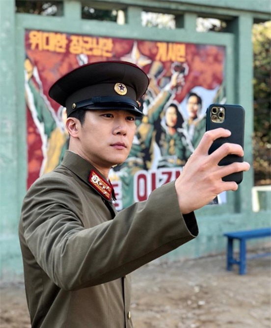 Anh trai màn ảnh của Hyun Bin trong "Hạ Cánh Nơi Anh": Sở hữu ngoại hình cực phẩm, học lực thuộc hàng khủng nhưng lại mắc bệnh nhát gái - Ảnh 2.