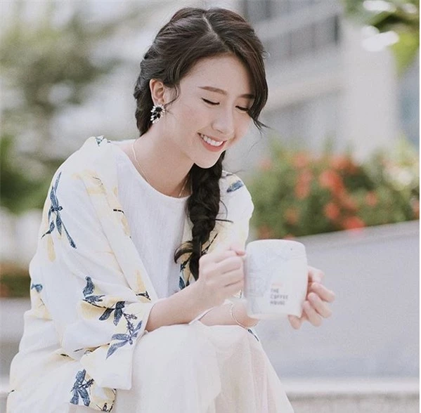 'So kè' khối tài sản khổng lồ của những streamer, hotgirl tuổi Tý: Người sở hữu loạt đồ hiệu đắt đỏ, người tậu 'xế hộp' tiền tỷ và căn hộ cao cấp ở tuổi 22 - Ảnh 1