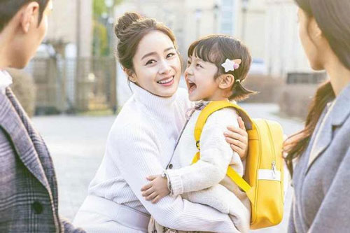 Từng bị chê bai thảm hại, không ngờ diễn xuất của Kim Tae Hee giờ lại "lên hương" đến mức giúp phim mới đạt rating chẳng kém cạnh "Hạ cánh nơi anh"