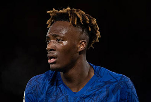 Abraham rời Chelsea đến Barcelona để làm gì?