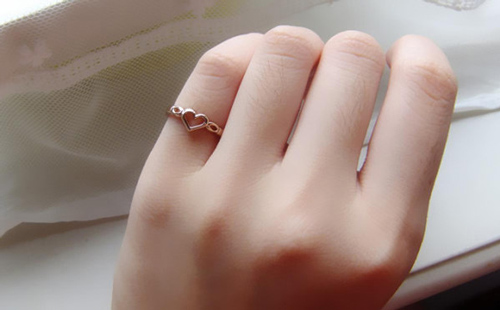 Đeo nhẫn ở vị trí cung hoàng đạo, giúp bạn đổi vận thăng quan tiến chức, phát tài trong chớp mắt