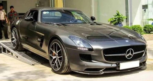 Mercedes-Benz SLS AMG GT Final Editon được trang bị động cơ hút khí tự nhiên, dung tích 6.2 lít, V8, sản sinh ra công suất 583 mã lực và mô-men xoắn cực đại  649 Nm.