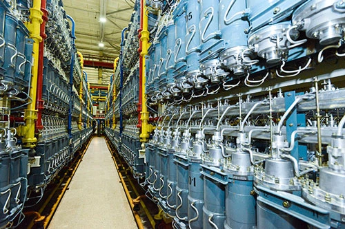 Các dàn máy ly tâm khí làm giàu uranium . Ảnh : Pavel Orlov