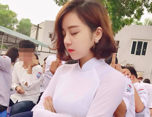 Nhan sắc của 5 'hotgirl ngủ gật' không những khiến cư dân mạng Việt 'dậy sóng' mà báo chí Hàn Quốc hết lời ngợi khen