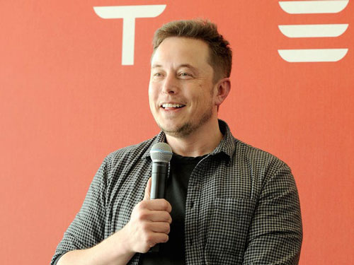 Musk cũng chia sẻ về lịch trình làm việc dày đặc của mình, khoảng 85-100 giờ mỗi tuần. Khoảng 80% lượng thời gian được tỷ phú dành cho những công việc liên quan đến kỹ thuật và thiết kế. Ảnh: Reuters.
