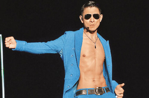 Hóa ra đây là bí quyết giữ ngoại hình chuẩn suốt 4 thập kỷ của Lưu Đức Hoa