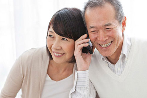 Bố biết 'chơi' Facebook, gia đình nổi 'sóng gió'